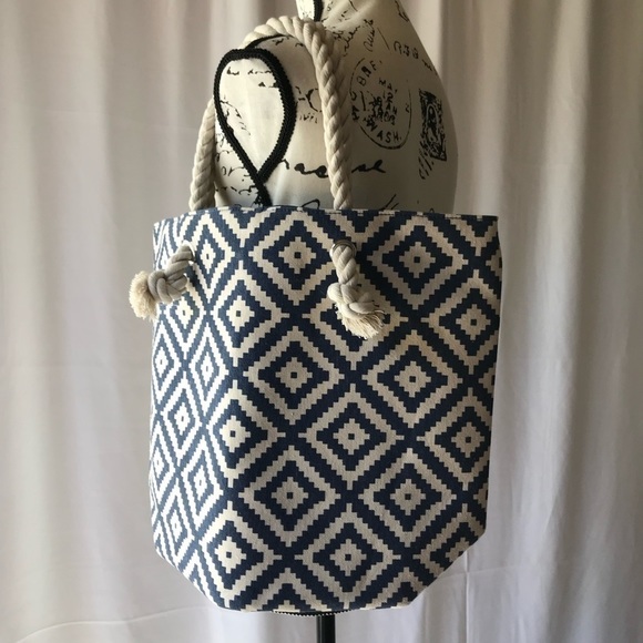 NWOT Summer & Rose Tote - Picture 2 of 4